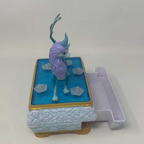 Disney Raya & The Last Dragon Sisu Jewelry Chest Box Changing Lights & Music - Picture 6 of 17